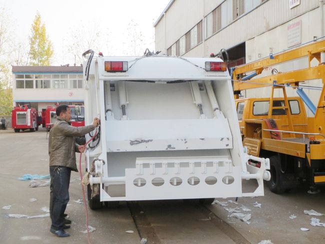 五十鈴3噸壓縮式垃圾車