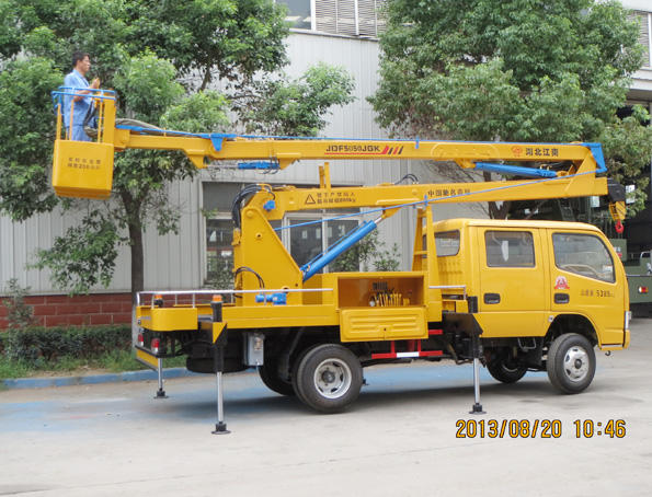 東風14米高空作業(yè)車